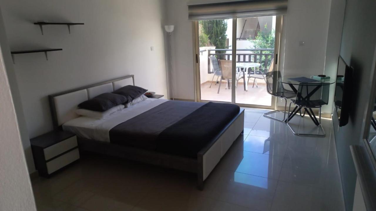 Modern Studio Apartment Armonia Court Paralimni Exterior photo